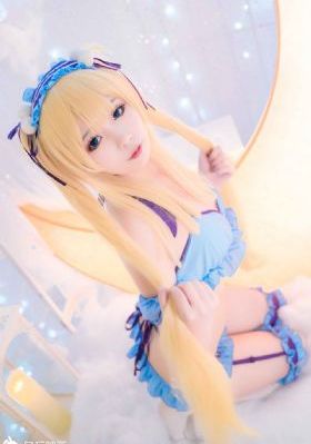 美女脱了胸给男生摸视频_迅雷1080